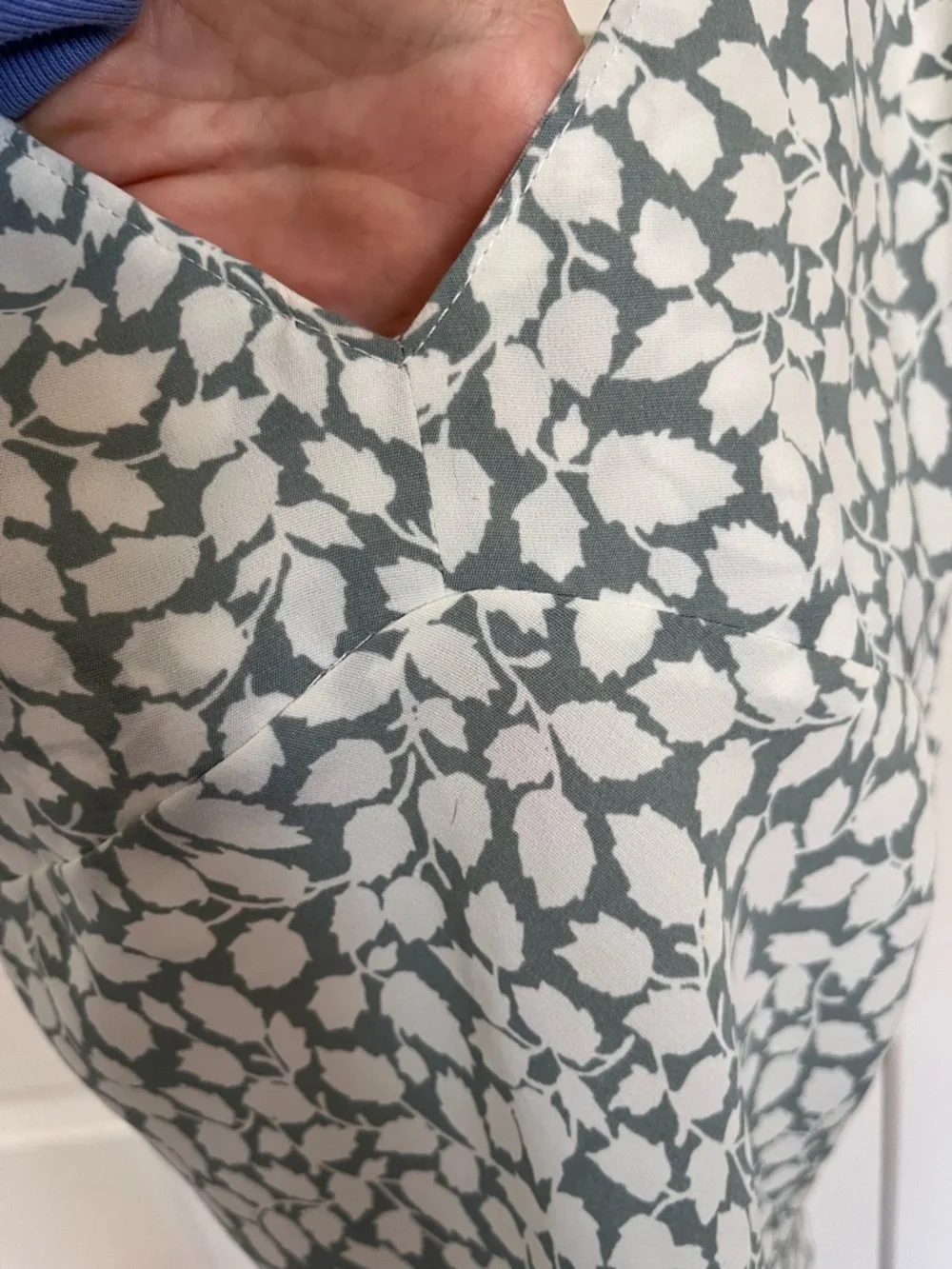 Abercrombie & Fitch Cream and Gray Floral Tank - Picture 6 of 7